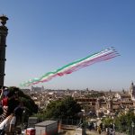 Festa della Repubblica: Mattarella depone la corona all’Altare della Patria, le Frecce Tricolori solcano i cieli di Roma | FOTO e VIDEO