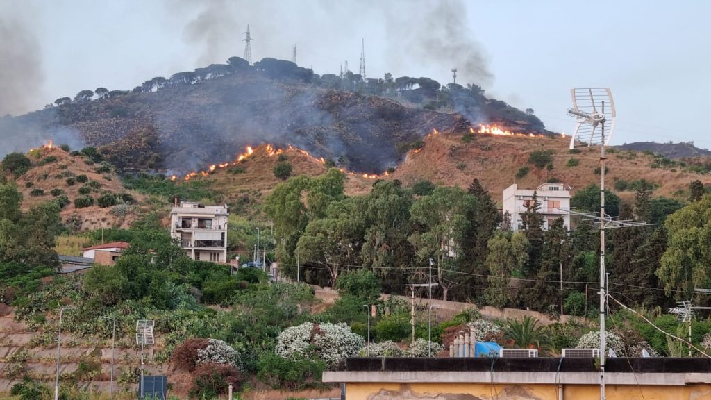 incendio collina pentimele