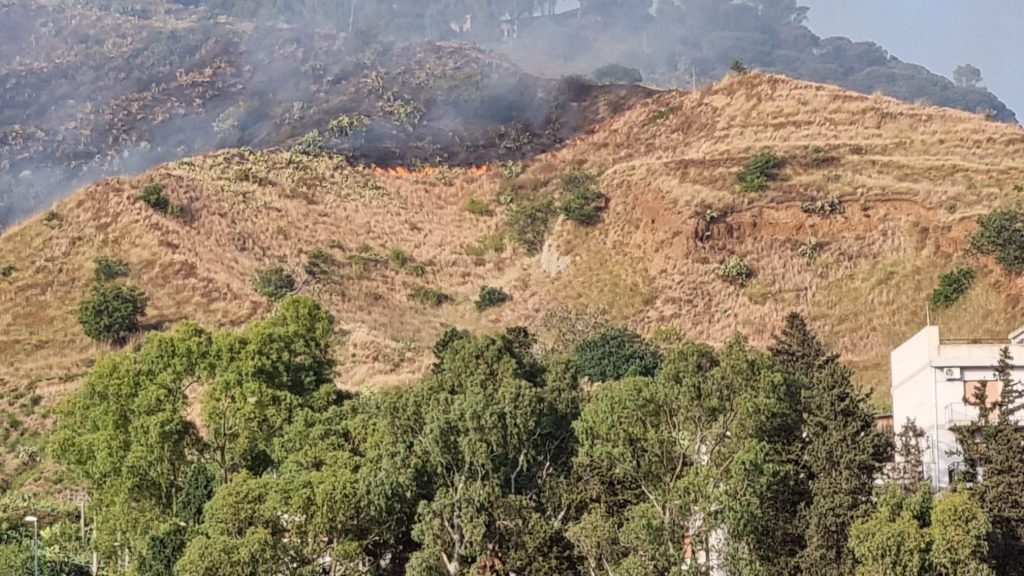 incendio collina pentimele