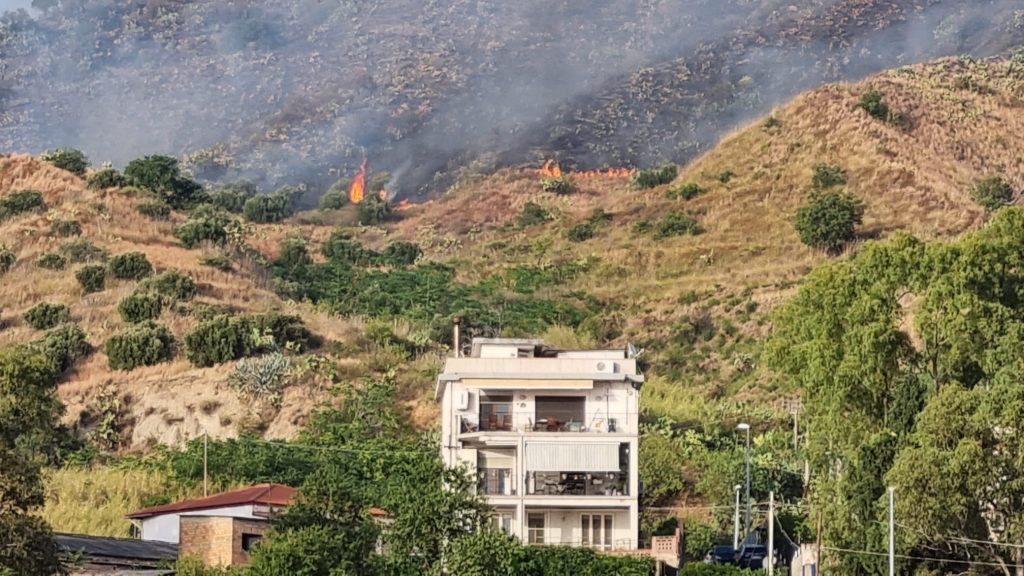 incendio collina pentimele