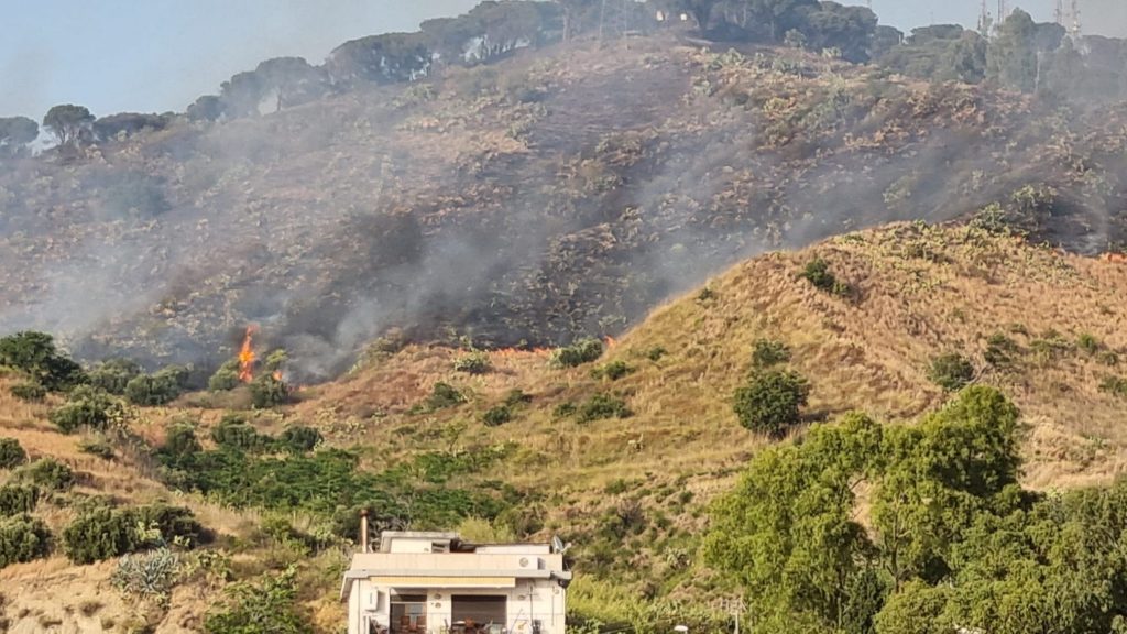 incendio collina pentimele