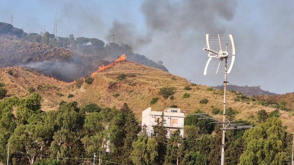 incendio collina pentimele