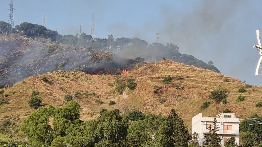 incendio collina pentimele