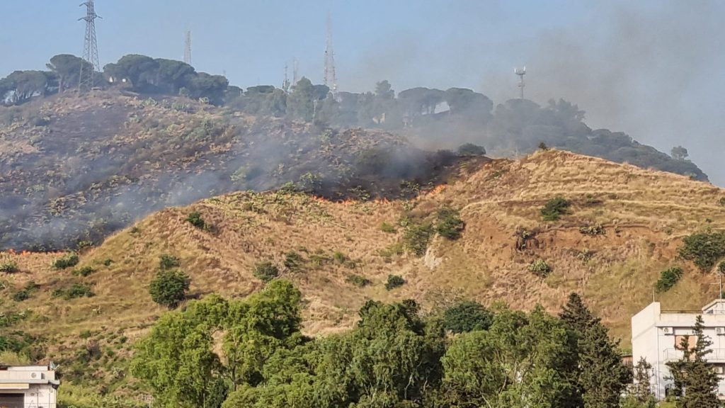 incendio collina pentimele