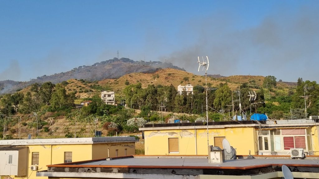 incendio collina pentimele