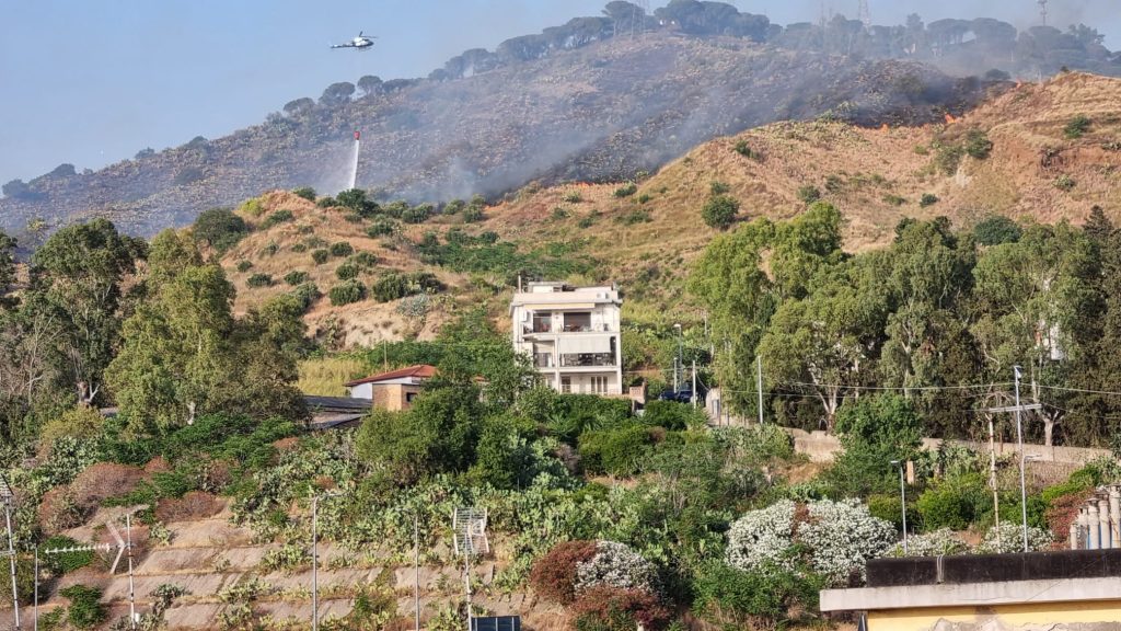 incendio collina pentimele