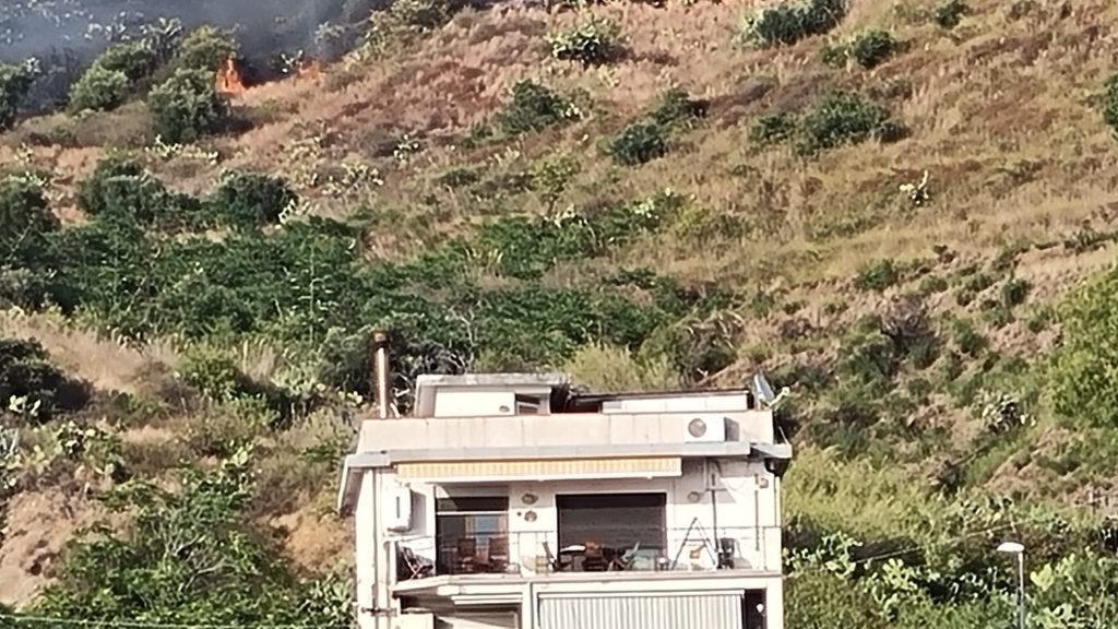 incendio collina pentimele