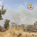 Incendi, 18 richieste di intervento aereo dal Centro-Sud: evacuazioni in Sicilia e Puglia | FOTO