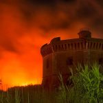 Incendi Roma: paura a Ostia nella notte, rogo domato | FOTO