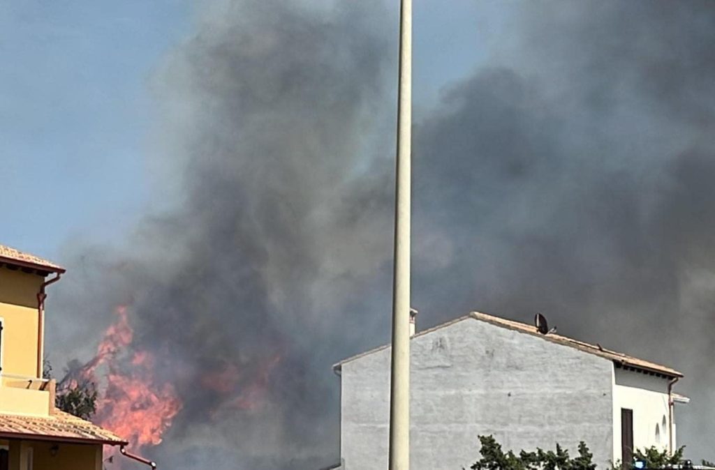 incendio portoscuso sardegna