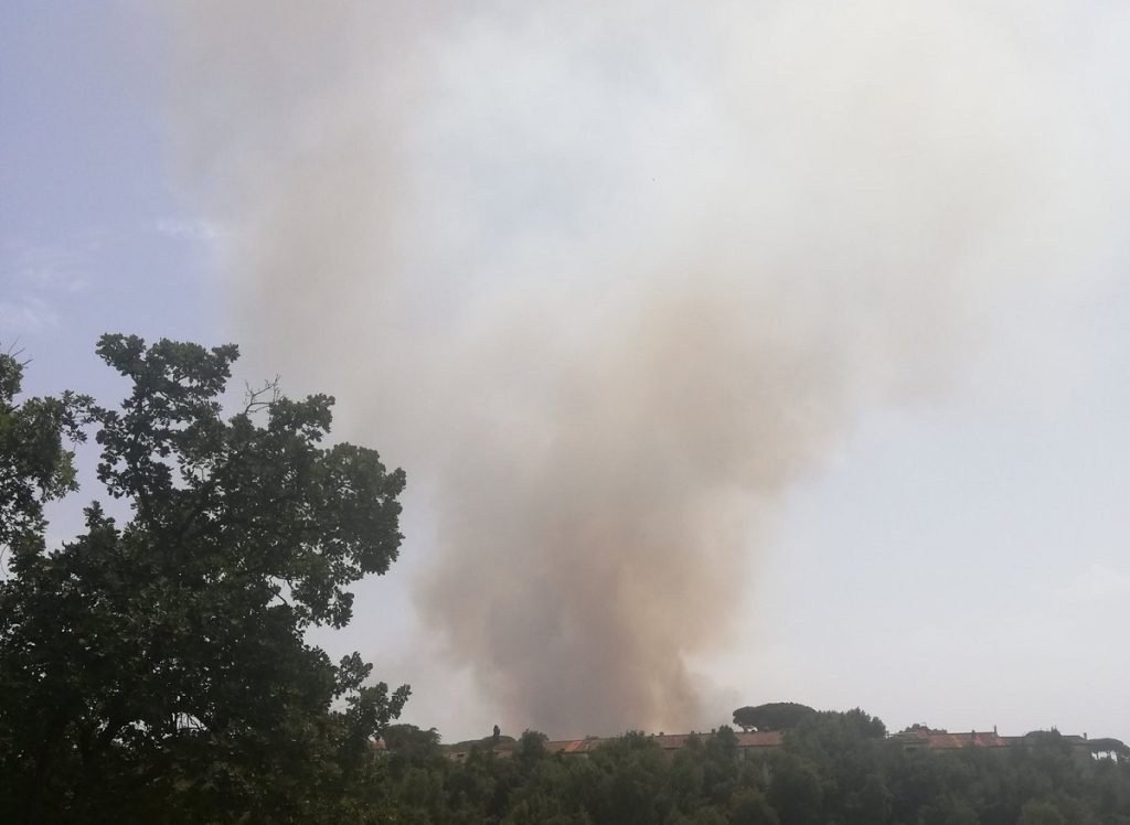 incendio roma oggi