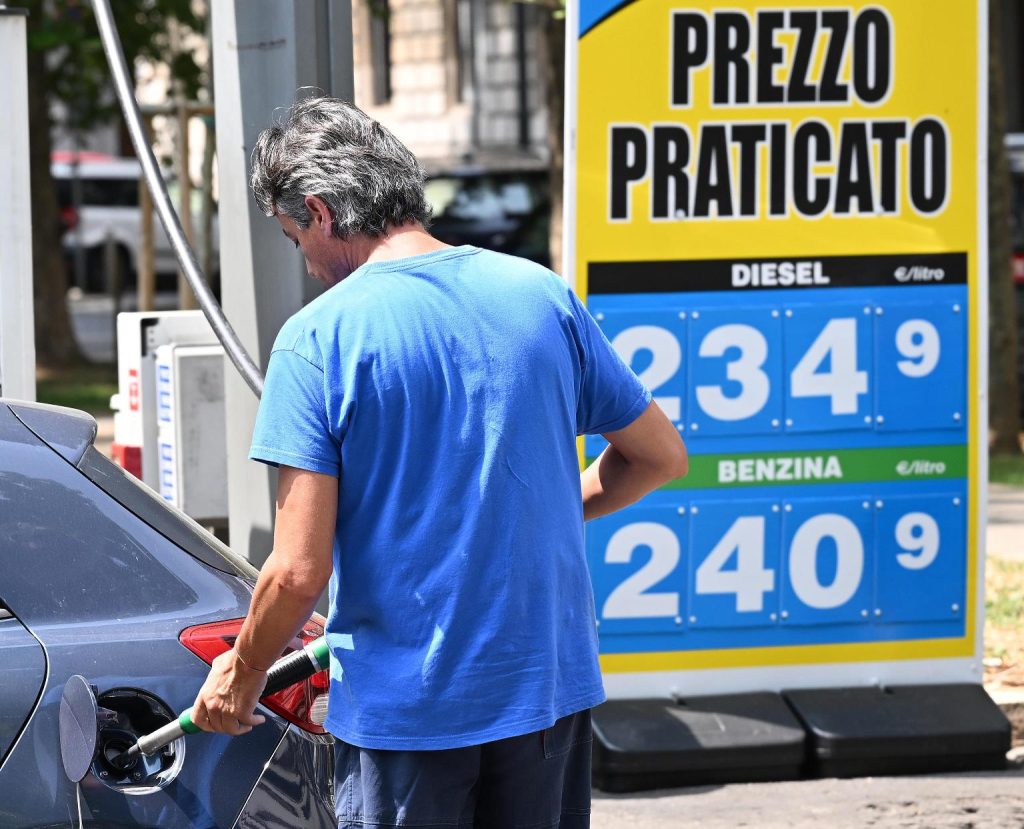 prezzo benzina italia