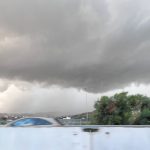 Maltempo, spettacolari cumulonembi sullo Stretto: pioggia e freddo tra Messina e Reggio | FOTO