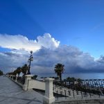 Maltempo, spettacolari cumulonembi sullo Stretto: pioggia e freddo tra Messina e Reggio | FOTO