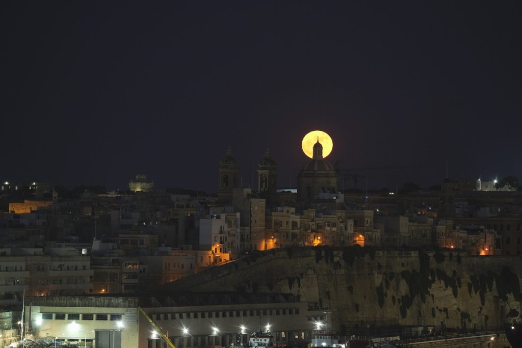 superluna malta