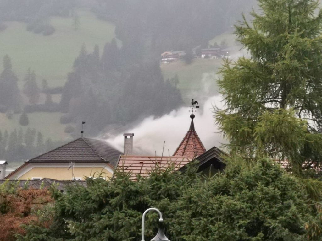 Fulmine provoca incendio in un sottotetto a San Candido (2)