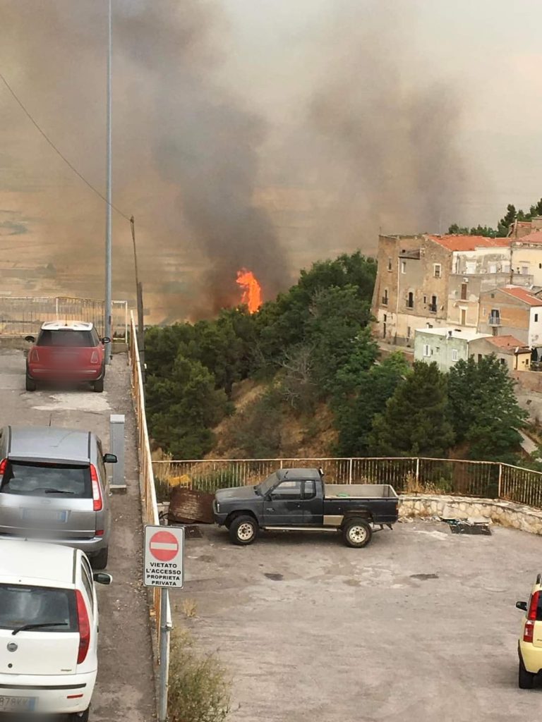 incendio Ascoli Satriano puglia