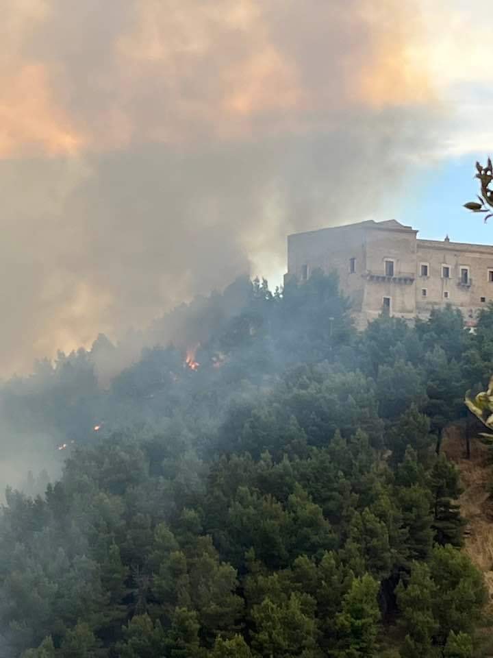incendio Ascoli Satriano puglia