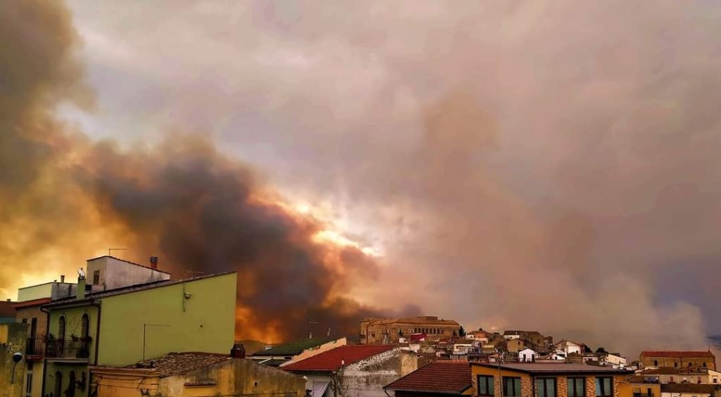 incendio Ascoli Satriano puglia