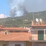 Grosso incendio all’isola d’Elba: case minacciate | FOTO