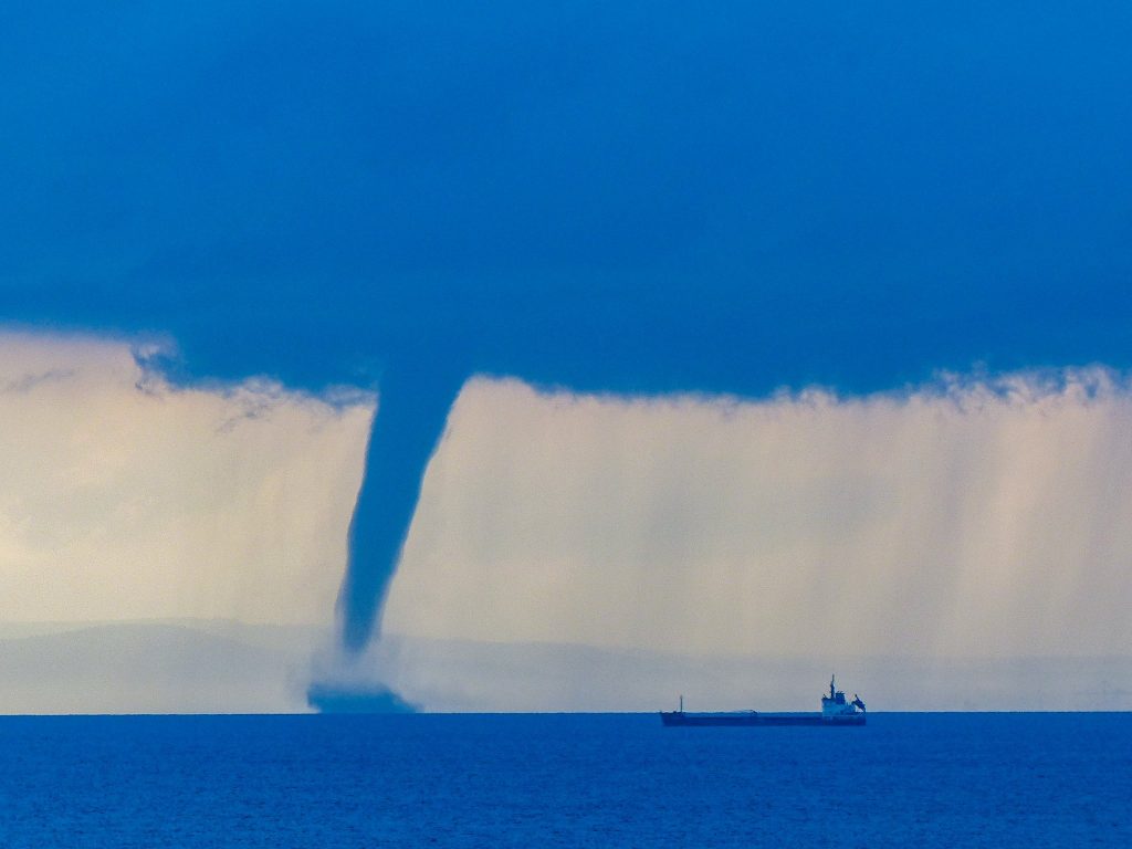 tornado 8 luglio 2022 capo vaticano