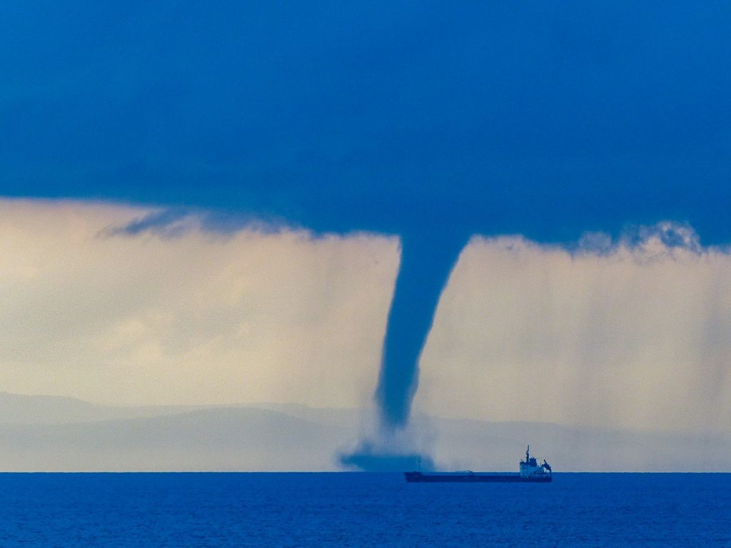 tornado 8 luglio 2022 capo vaticano