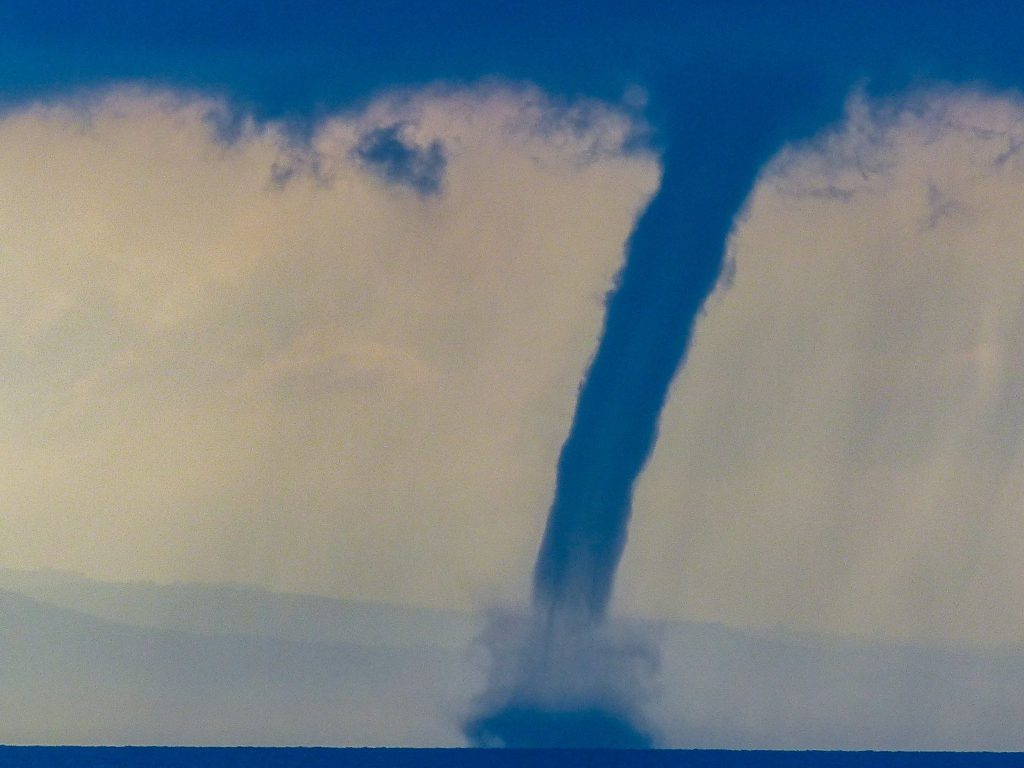 tornado 8 luglio 2022 capo vaticano