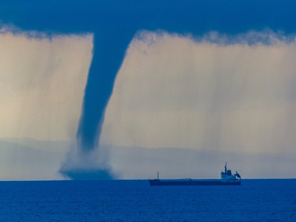 tornado 8 luglio 2022 capo vaticano