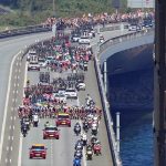 Lo straordinario spettacolo del passaggio del Tour de France sul Ponte del Grande Belt | FOTO