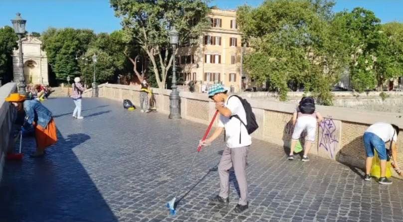 turisti giapponesi roma