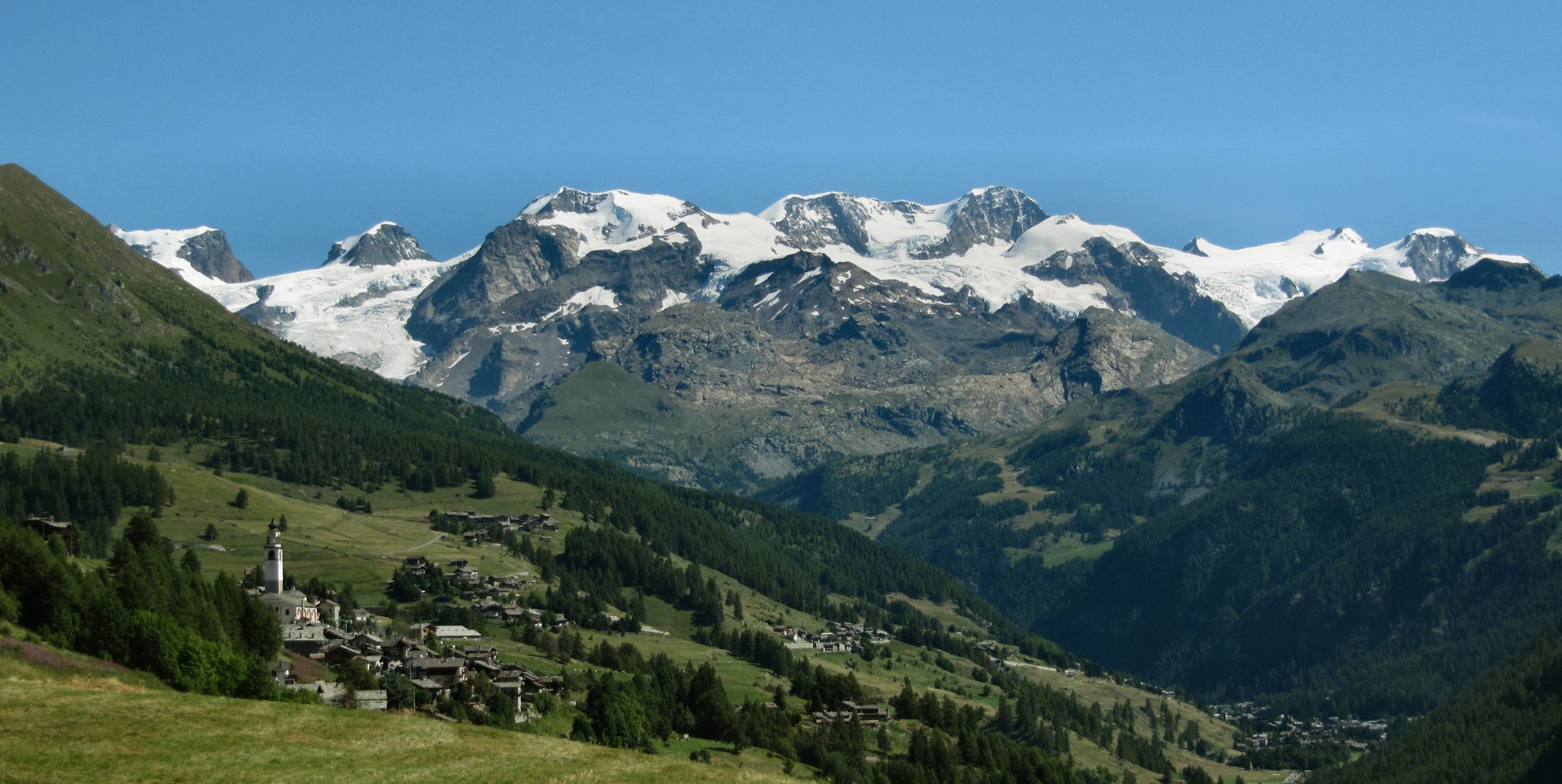 Cade in un crepaccio sul Monte Rosa, soccorso alpinista