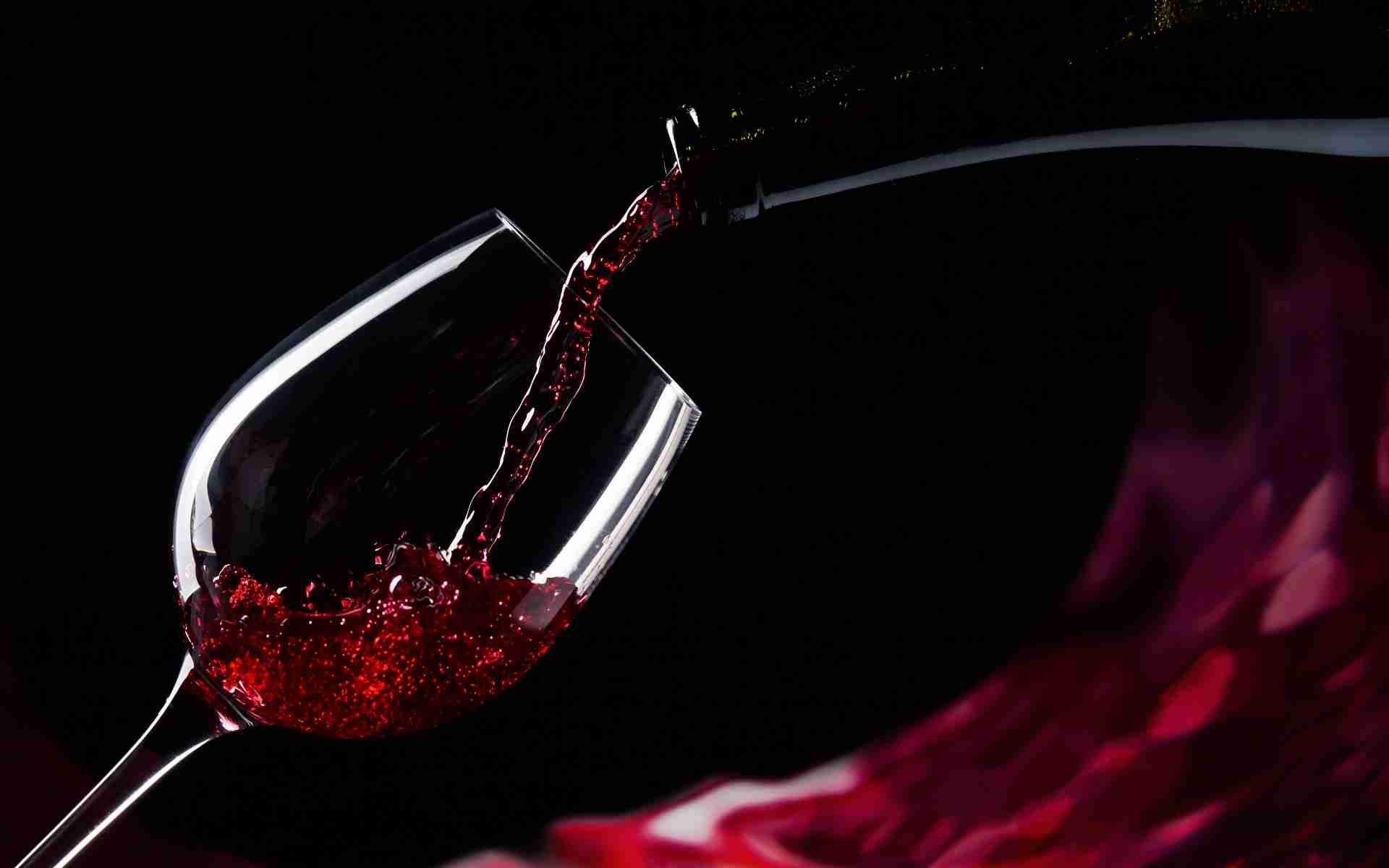 Vino, Coldiretti: “con allarmi in etichetta, 14 miliardi a rischio”