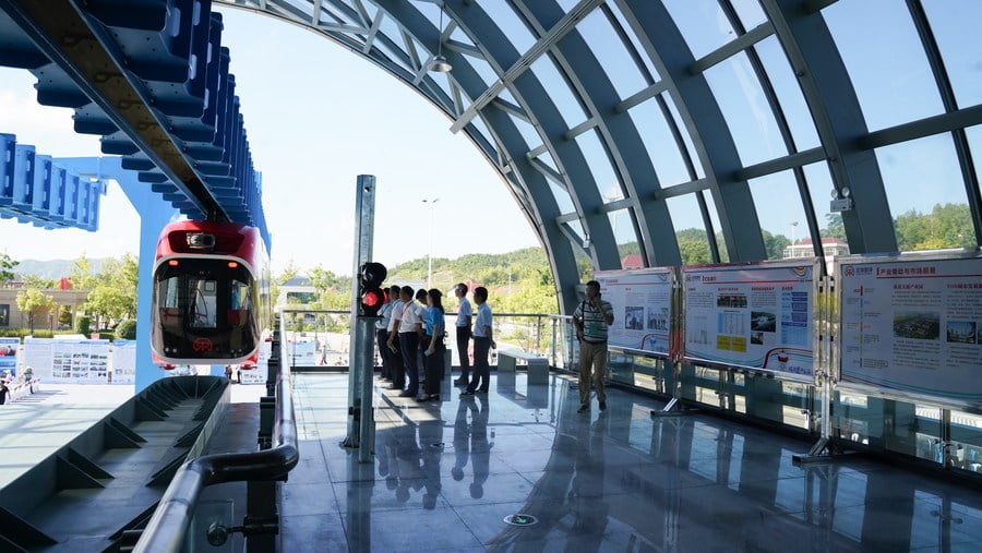 cina treno lievitazione magnetica