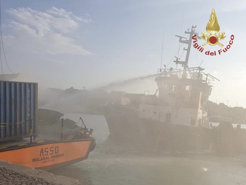 esplosione nel porto di crotone