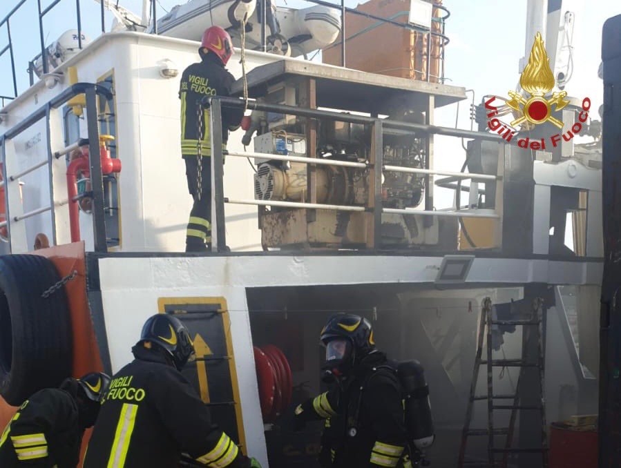 esplosione nel porto di crotone