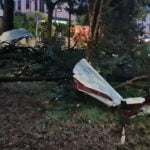 Maltempo in Emilia Romagna, disastro nel ferrarese: tetti divelti e alberi sradicati a Bondeno | FOTO e VIDEO