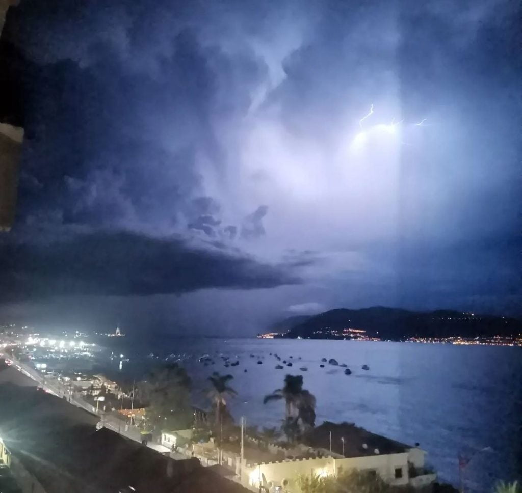 maltempo temporale notte saette