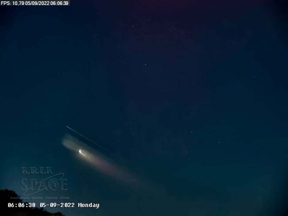 Avvistamenti nei cieli liguri, l’ufologo: “nessun UFO, sono i satelliti Starlink” | VIDEO
