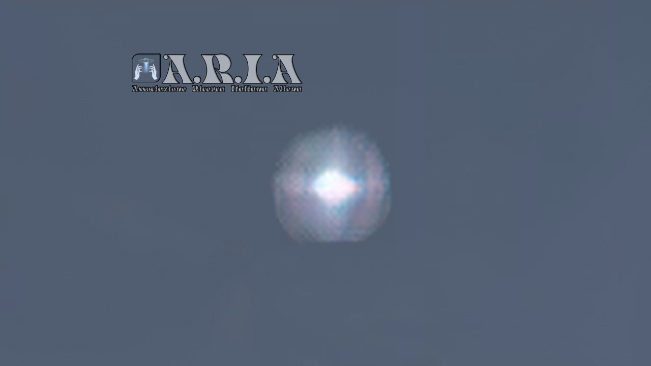 Avvistamenti nei cieli di Savona: UFO o fulmini globulari? FOTO