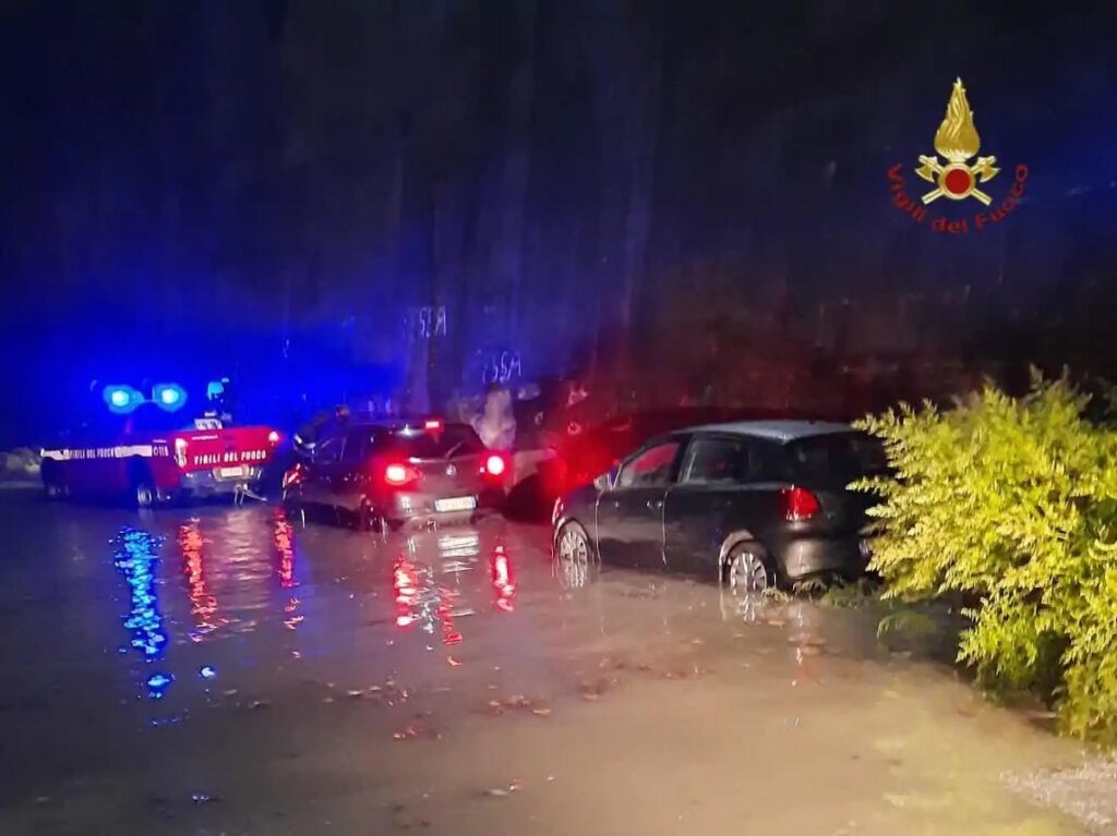 automobilisti tevere piena