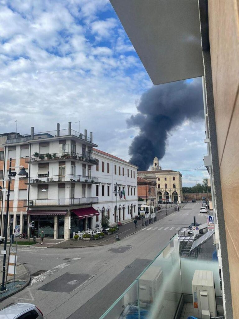 incendio fabbrica biciclette