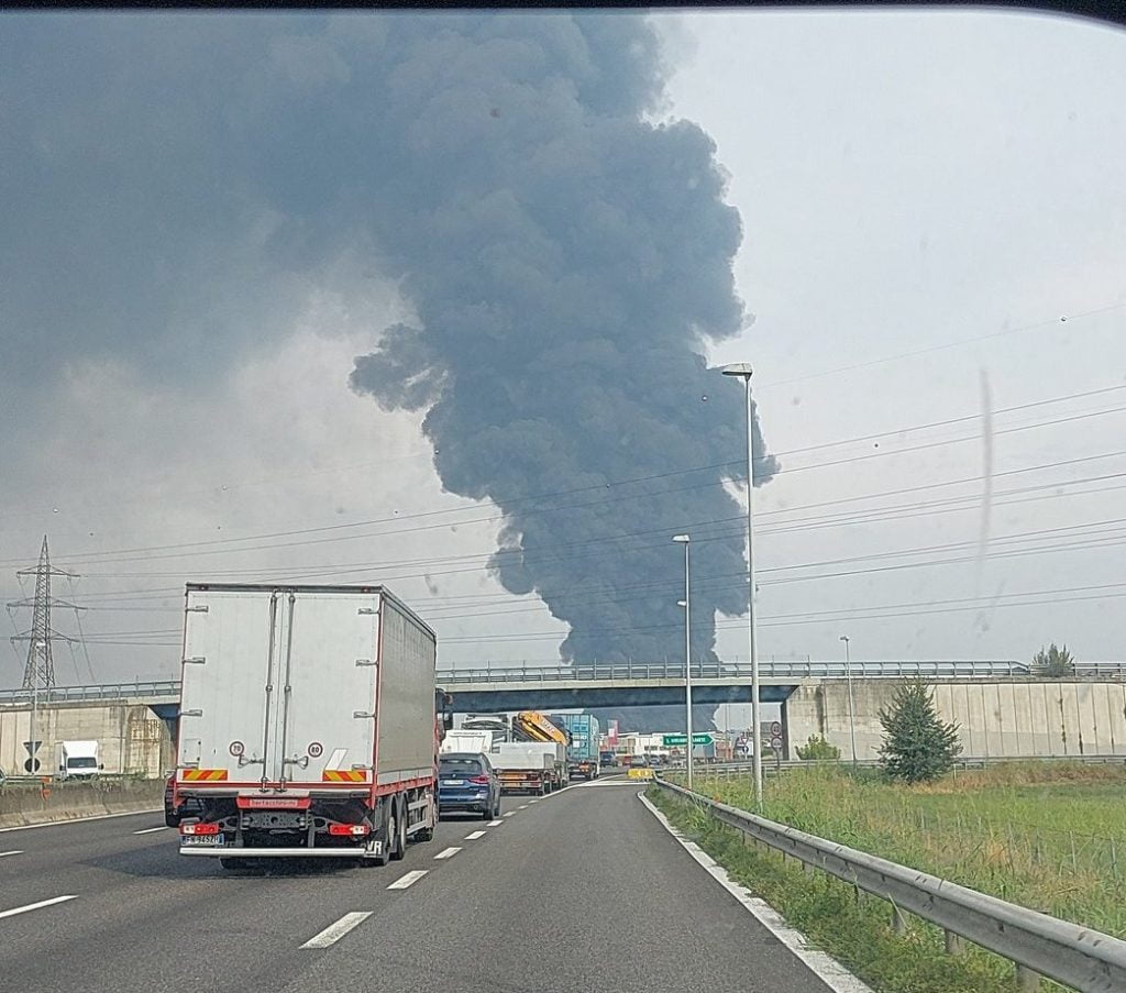 incendio san giuliano milanese