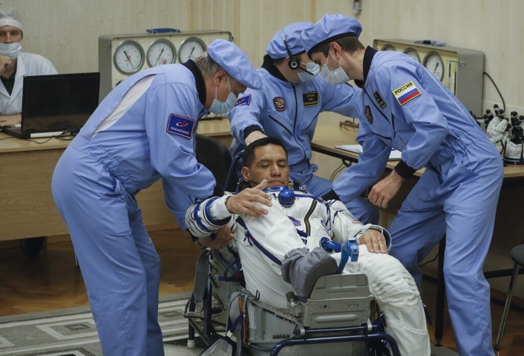 lancio soyuz expedition 68/69