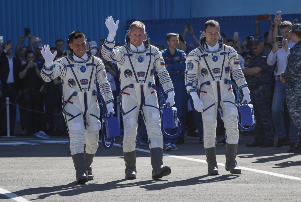 lancio soyuz expedition 68/69