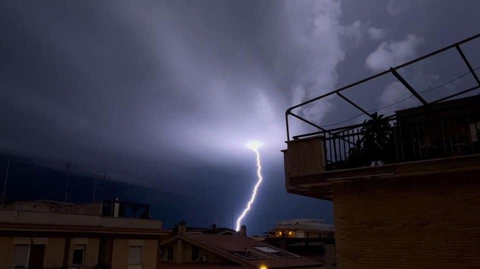 maltempo ladispoli fulmine