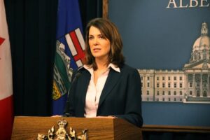 Danielle Smith scuse non vaccinati