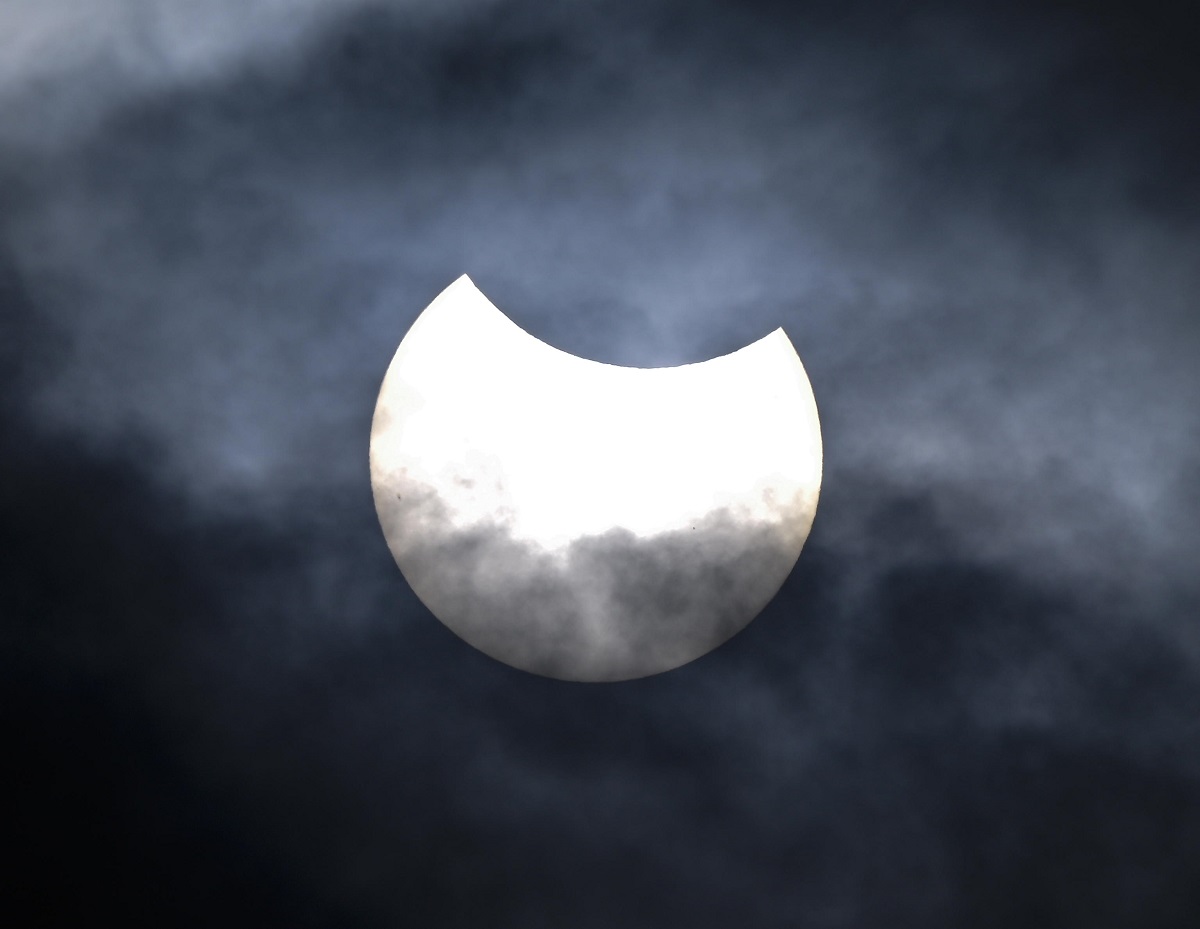 Ecco l'ultima eclissi di Sole del 2022: le immagini dall'Italia e dal