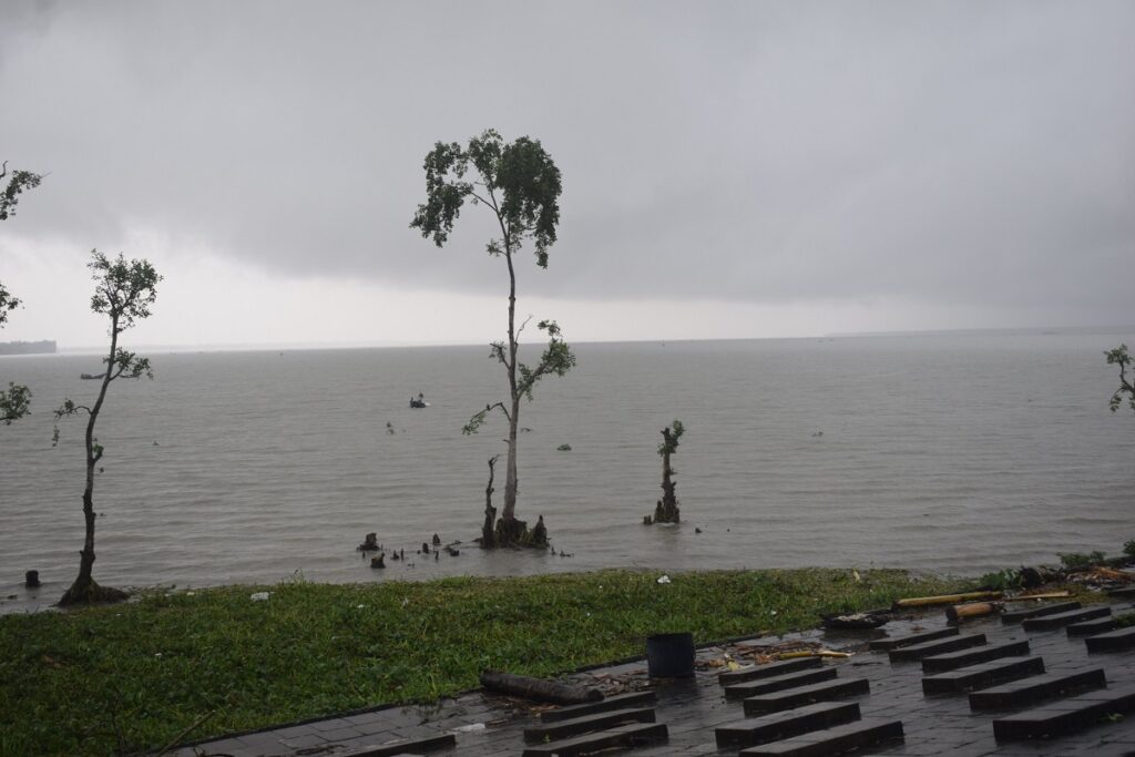 ciclone sitrang bangladesh