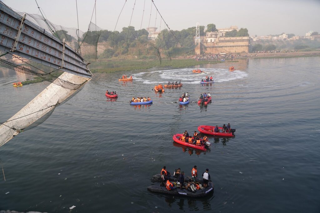 crollo ponte india