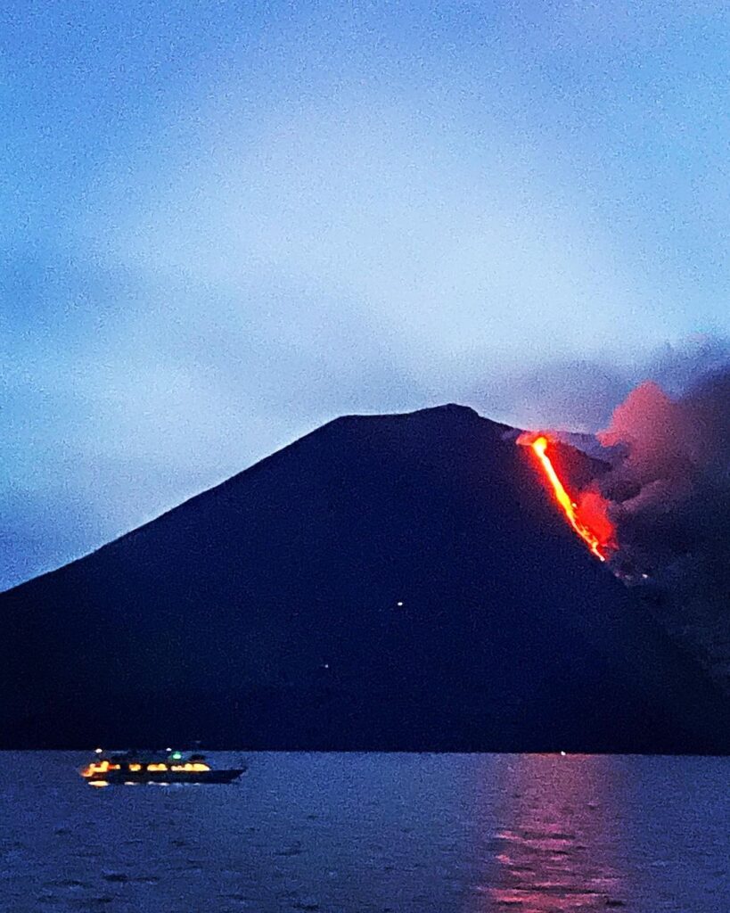 eruzione stromboli notte